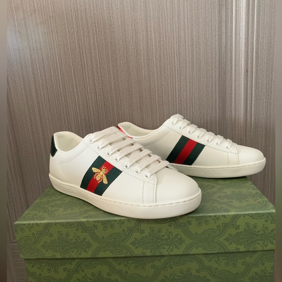 Gucci White Leather Sneakers with Green and Red Stripes